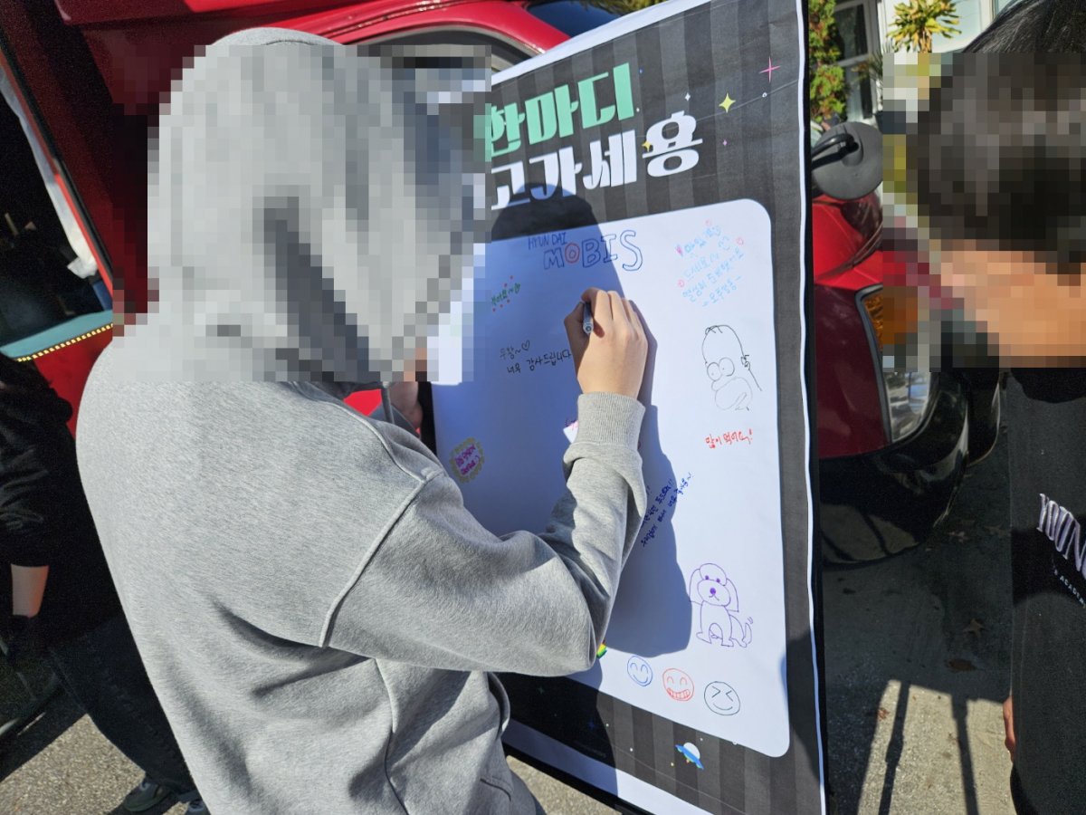 현대모비스 연구원분들의 지원으로 푸드트럭 행사를 진행하였습니다.