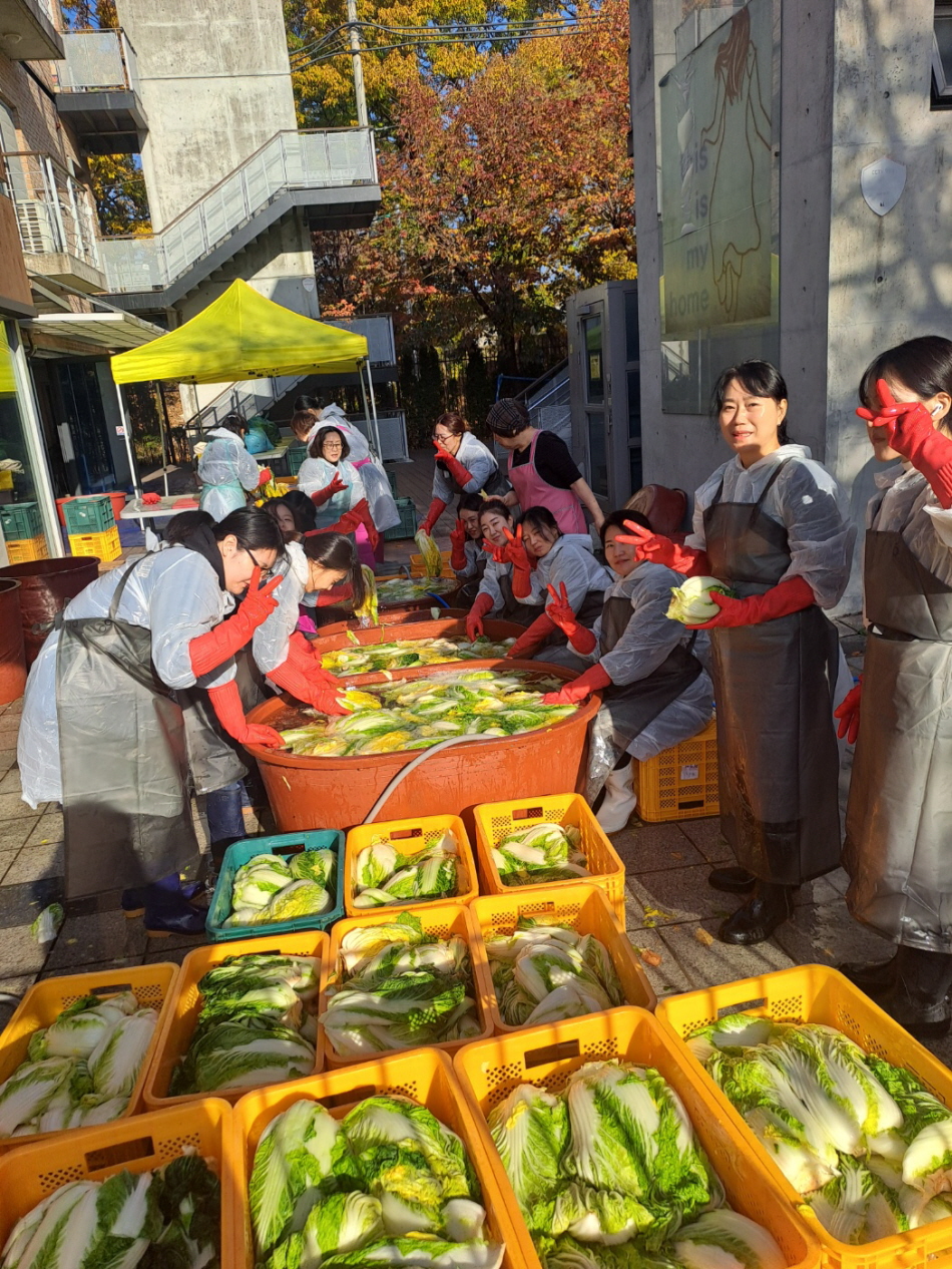 한돈 자조금 사회공헌사업 캠페인과 함께하는 2024년 김장행사를 진행하였습니다.