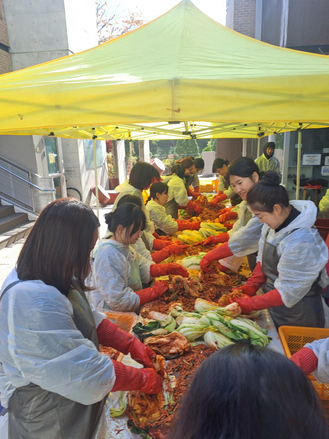 한돈 자조금 사회공헌사업 캠페인과 함께하는 2024년 김장행사를 진행하였습니다.