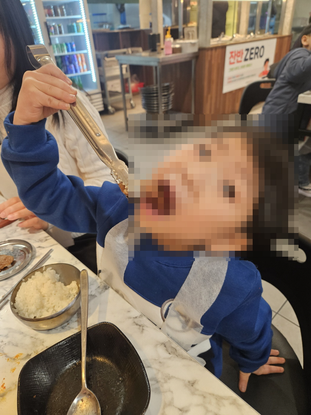 애나후원과 함께 마장동 생고기에서 맛있는 점심 식사 후원행사를 진행하였습니다.