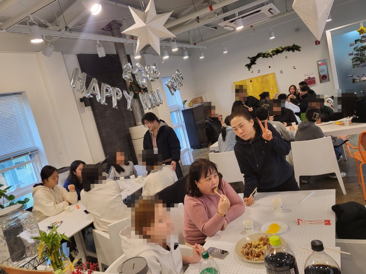 천년나무 협동조합과 함께 중식 식사와 놀이활동을 진행하였습니다.