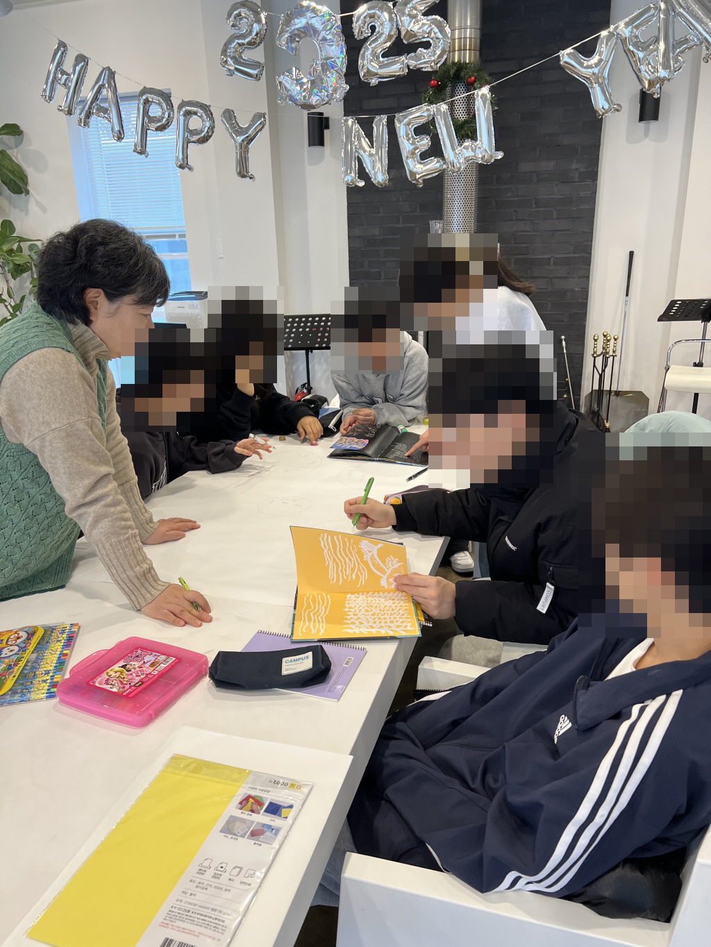 겨울방학 독서프로그램과 전시회를 진행하였습니다.