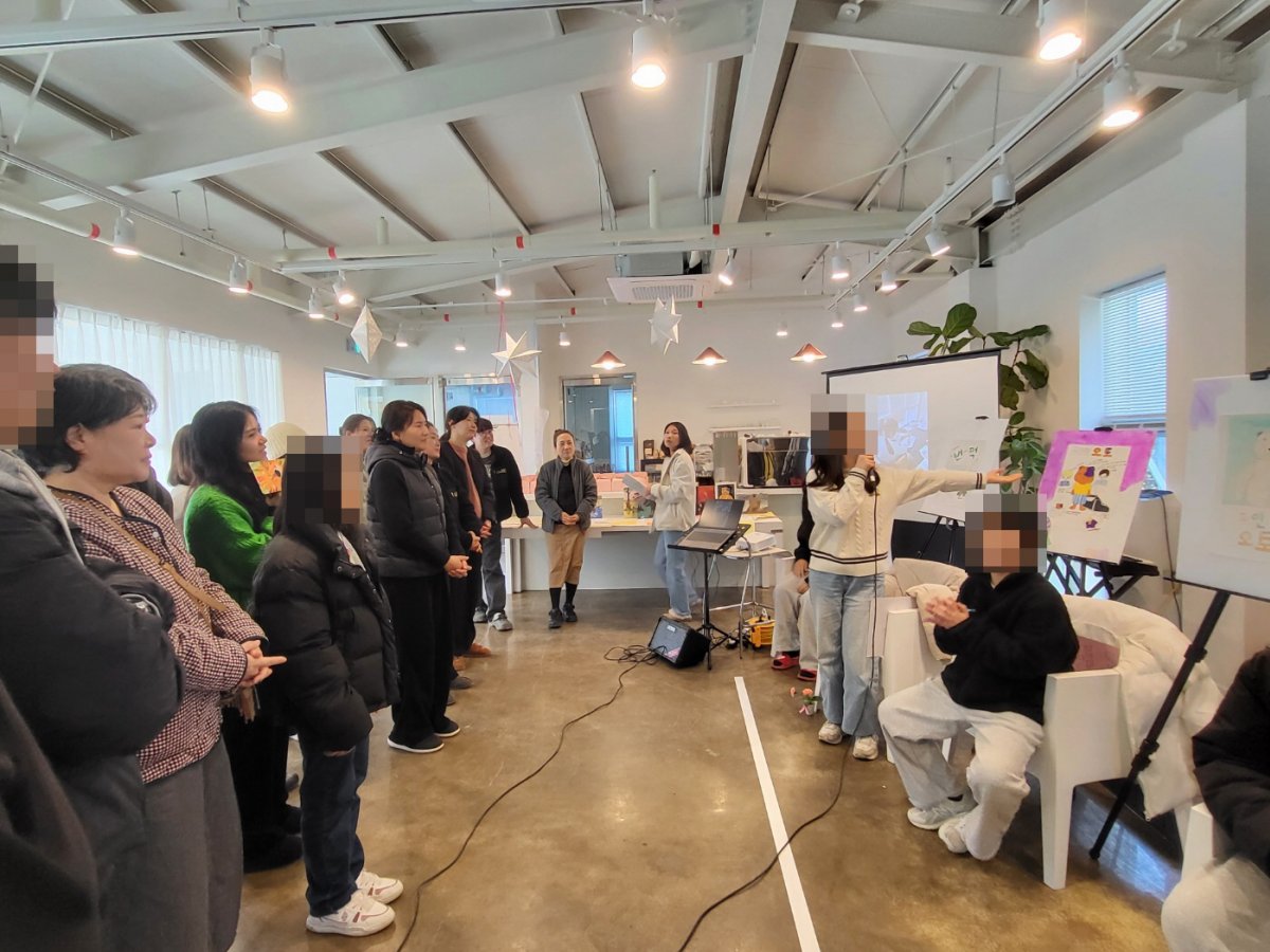 겨울방학 독서프로그램과 전시회를 진행하였습니다.