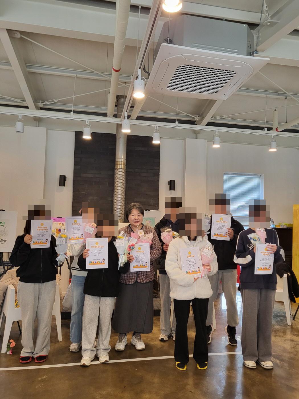 겨울방학 독서프로그램과 전시회를 진행하였습니다.