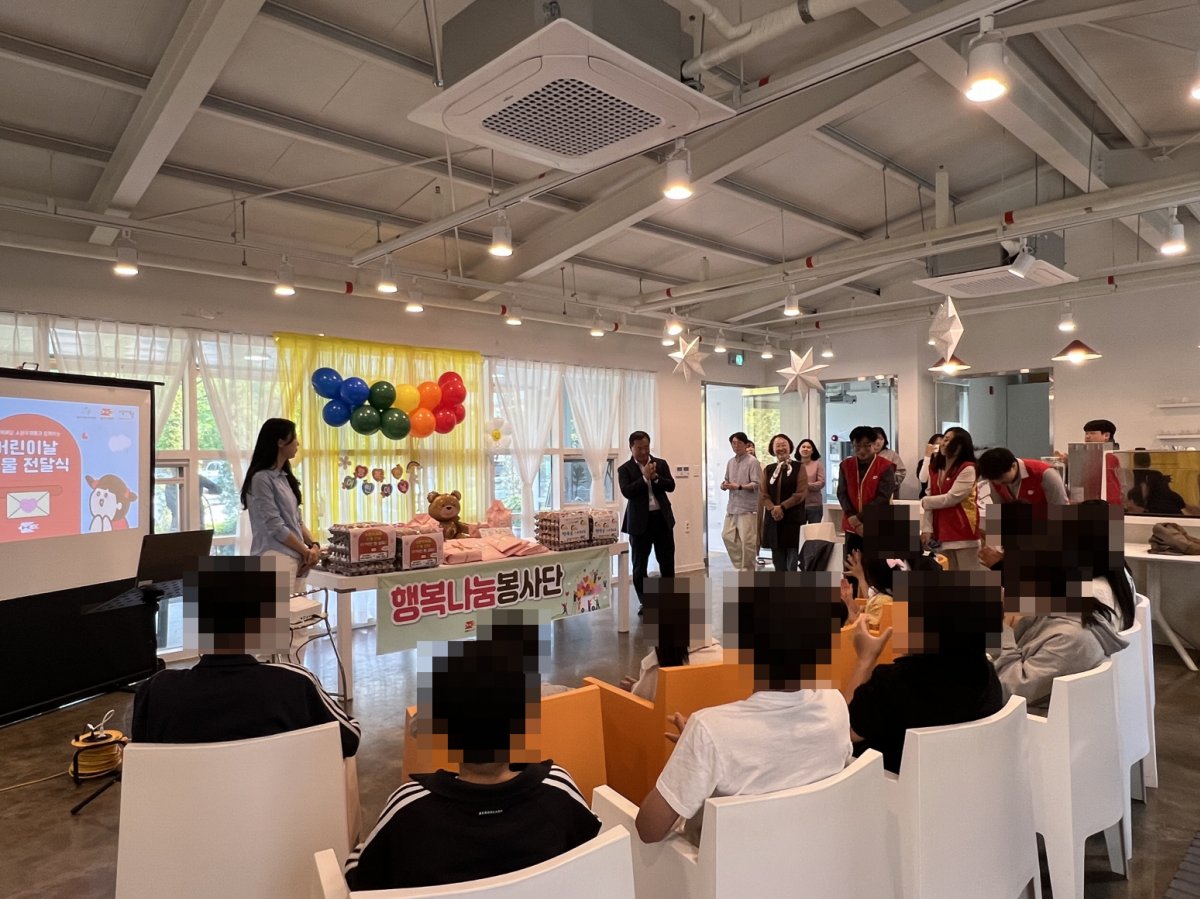 소원우체통 선물전달식을 진행하였습니다.