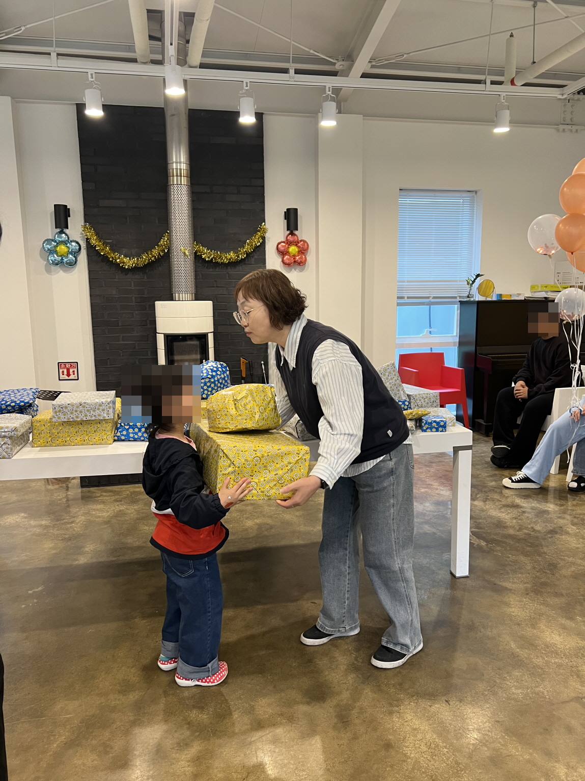 희망브리지 어린이날 선물 전달식을 진행하였습니다.