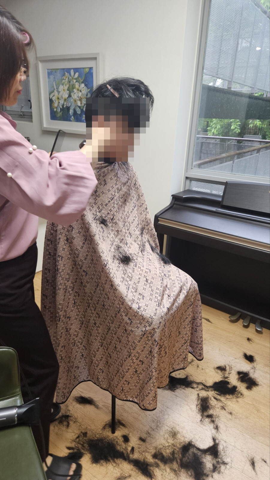 더 어울림 헤어 미용봉사를 진행하였습니다.