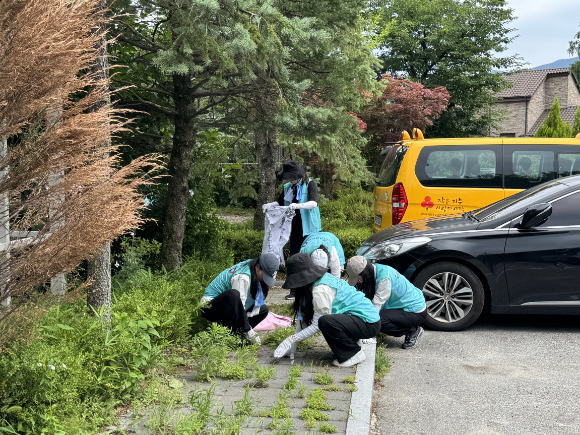 건강보험공단에서 시설환경봉사를 위해 성애원에 방문하여 주셨습니다.