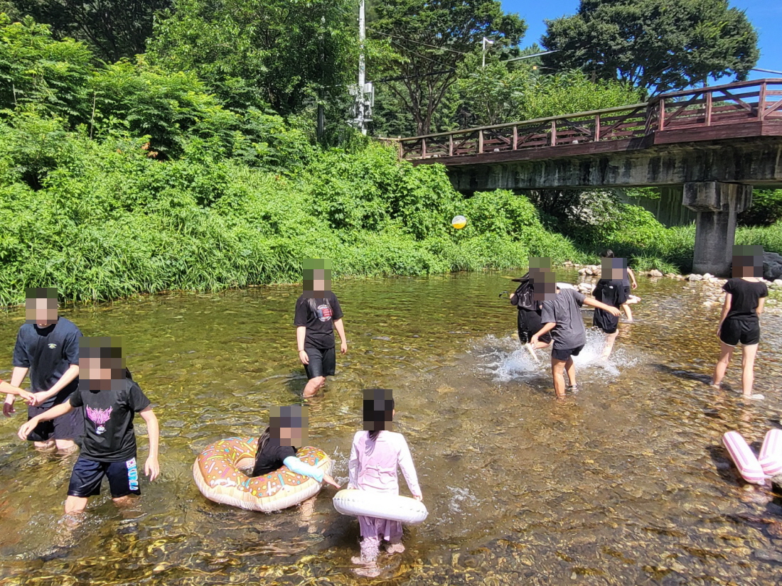 삼봉회와 함께 물놀이 후원행사를 진행하였습니다.