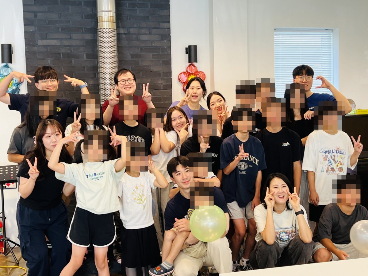 명성교회에서 방문하여 놀이프로그램과 봉사프로그램을 진행하여 주셨습니다.