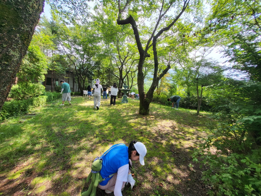 명성교회에서 방문하여 놀이프로그램과 봉사프로그램을 진행하여 주셨습니다.