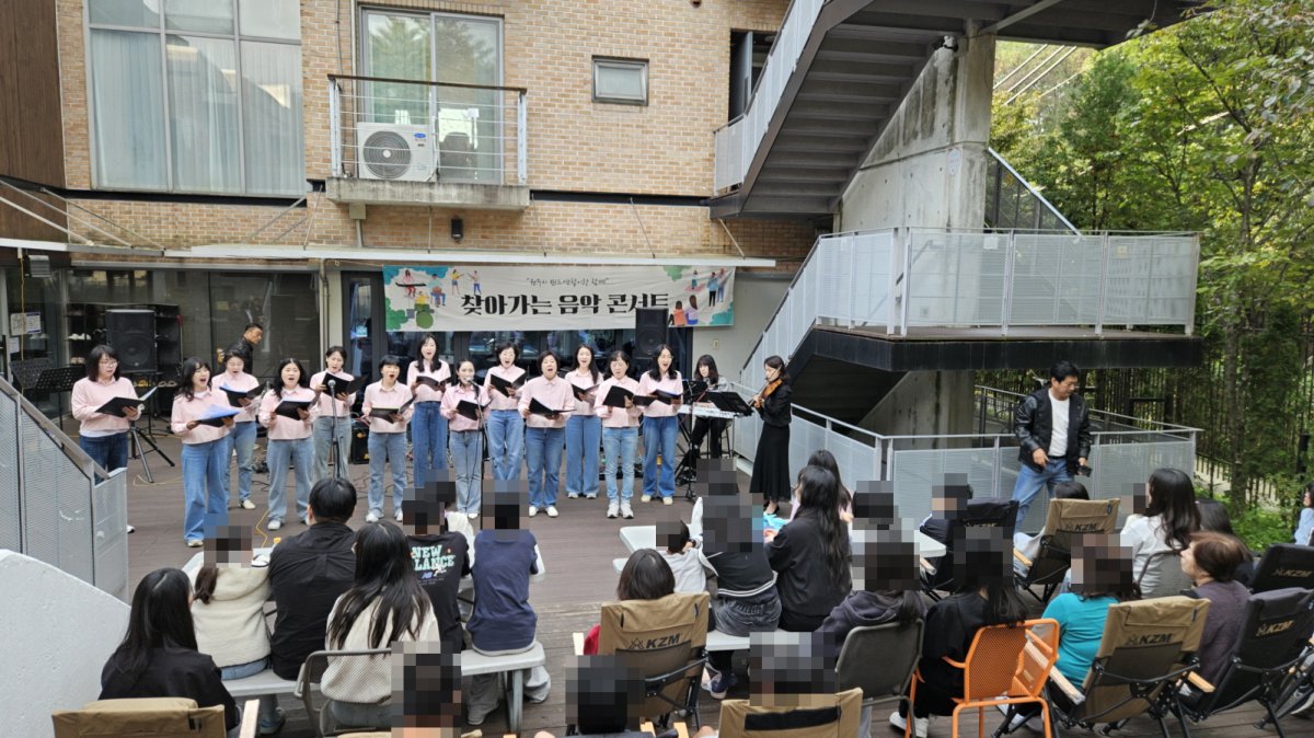 원주시 연합밴드와 함께 찾아가는 음악 콘서트를 진행하였습니다.