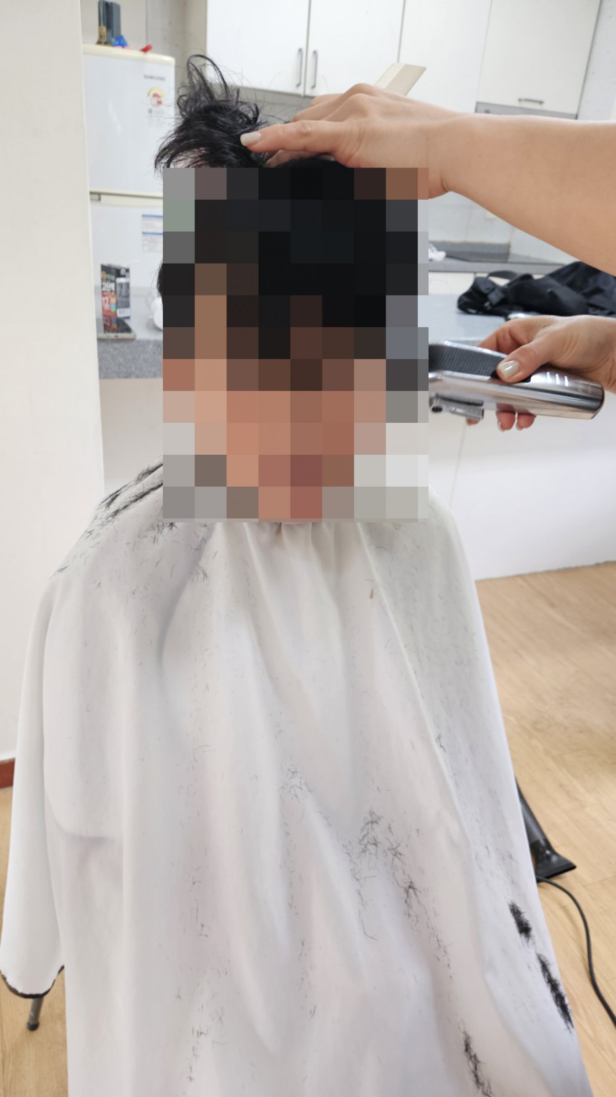 더 어울림 미용봉사를 진행하였습니다.