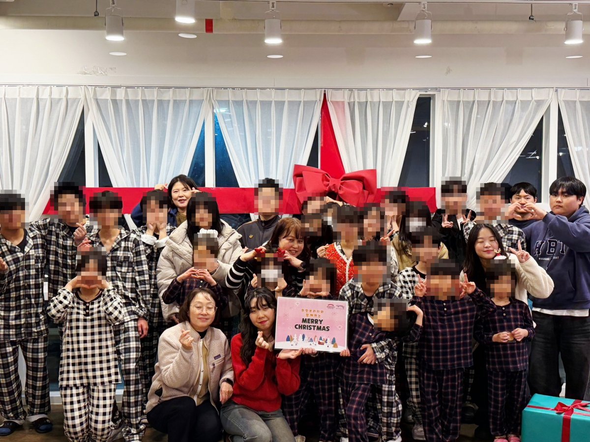2025년 크리스마스 행사를 진행하였습니다.