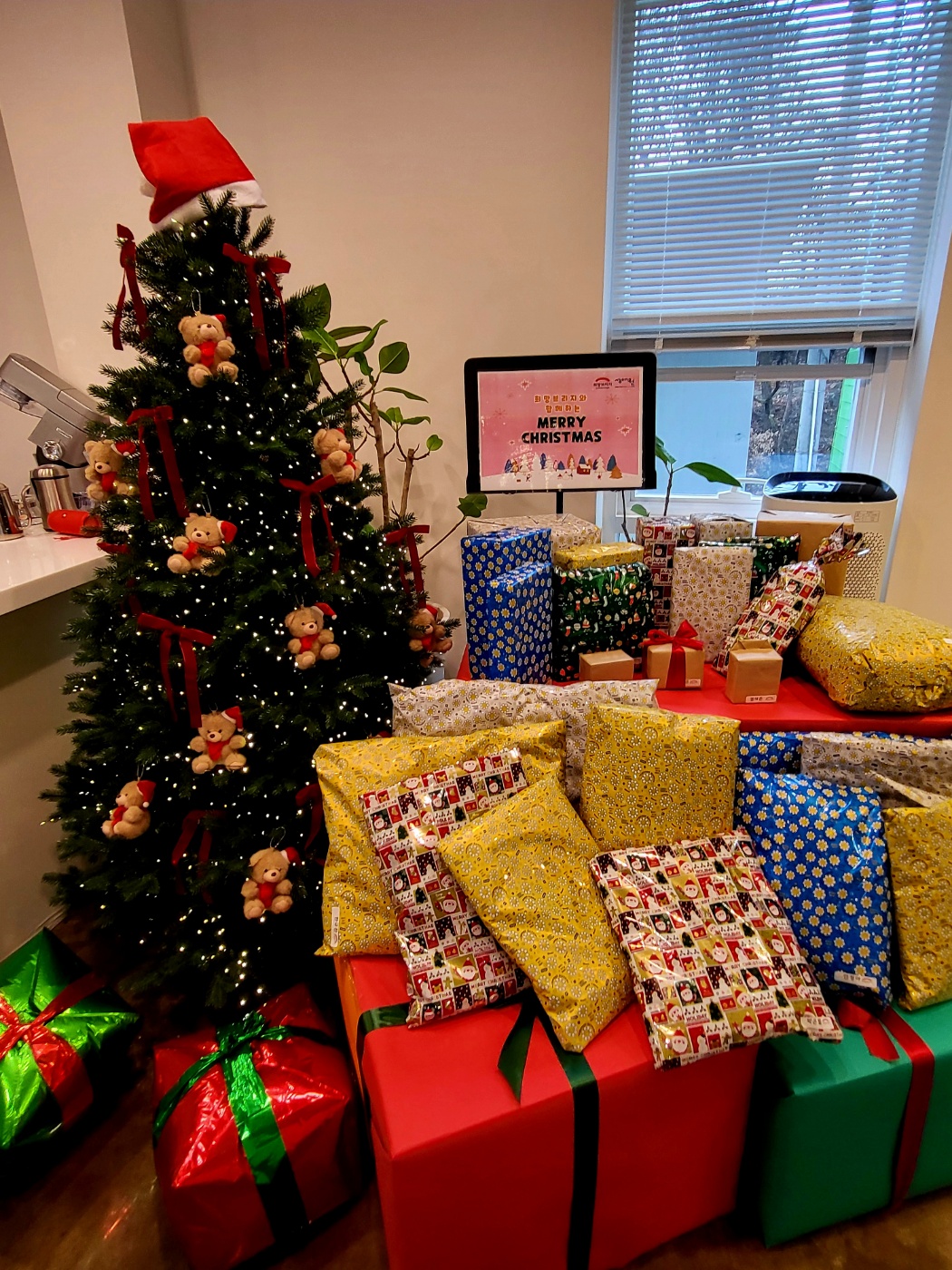 2025년 크리스마스 행사를 진행하였습니다.