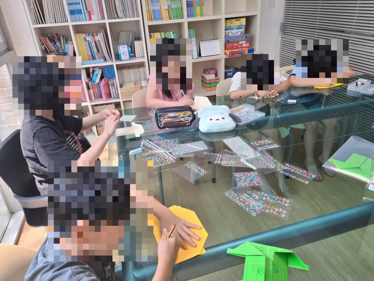 (사)한국책놀이 지도사협회 강원지회 독서봉사(6회차)를 진행하였습니다.